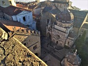 43 Dalla Torre Civica vista su Cappella Colleoni, Duomo, Santa Maria Maggiore, Battistero